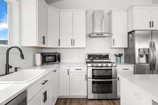 831 W Sunrise Cir, Garden City, UT 84028 - Photo 18