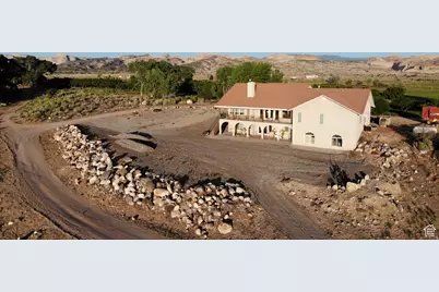 4551 S 600 E, Torrey, UT 84775 - Photo 14