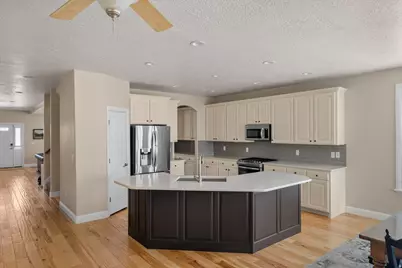 1456 E Firelight Way S, Sandy, UT 84092 - Photo 2