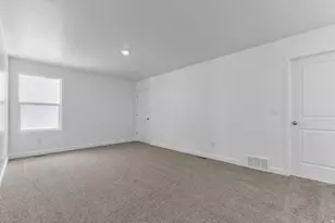 332 E Levengrove Dr, Lehi, UT 84048 - Photo 14