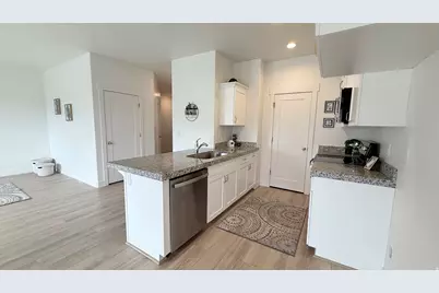 5124 E Lakefield Dr, Eagle Mountain, UT 84005 - Photo 12