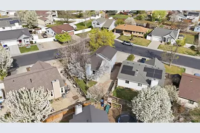 8127 S Creekwood Dr, West Jordan, UT 84088 - Photo 34