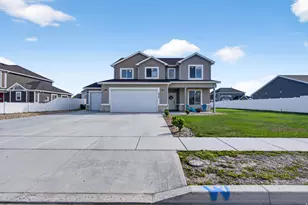 2429 W 2900 N, Farr West, UT 84404 - Photo 2
