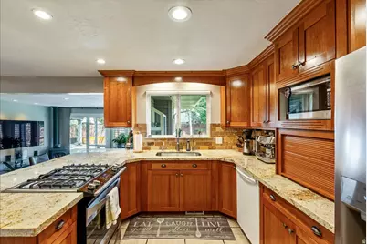 5883 S Homestead Ct E, Murray, UT 84107 - Photo 12