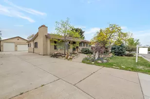3054 E 3175 S, Salt Lake City, UT 84109 - Photo 2