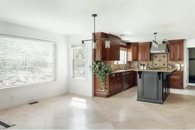 3551 S Huntington Dr, Bountiful, UT 84010 - Photo 8