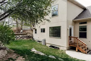 3551 S Huntington Dr, Bountiful, UT 84010 - Photo 28