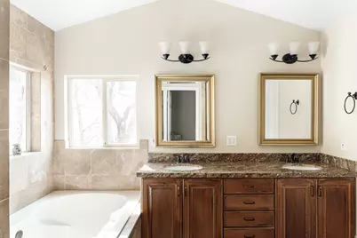 3551 S Huntington Dr, Bountiful, UT 84010 - Photo 20