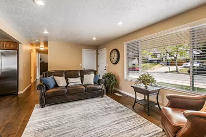 2156 S Elaine Dr, Bountiful, UT 84010 - Photo 4