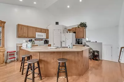 474 W Pumpkin Patch Dr, Saratoga Springs, UT 84045 - Photo 6