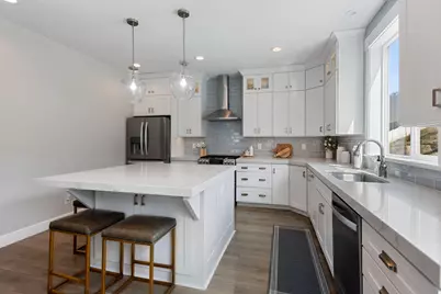 572 E Rockwell Vis, Draper, UT 84020 - Photo 4