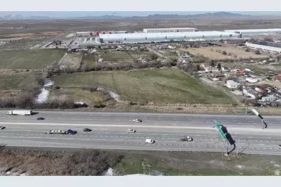 2075 W 2670 N, Salt Lake City, UT 84116 - Photo 2