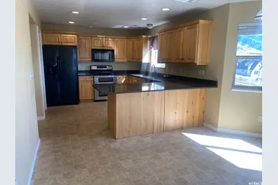 83 Canterbury Cir, Logan, UT 84321 - Photo 4