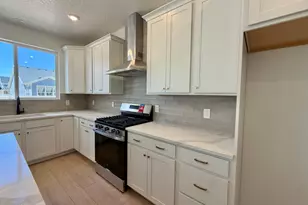 2945 N Lone Pine St, Eagle Mountain, UT 84005 - Photo 2