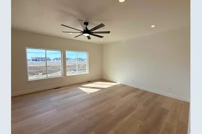 2405 W 3200 N, Farr West, UT 84404 - Photo 4