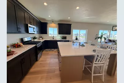 2405 W 3200 N, Farr West, UT 84404 - Photo 28