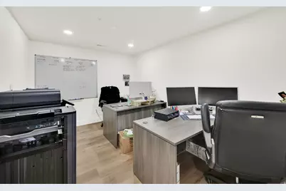 10885 S State St, Sandy, UT 84070 - Photo 18