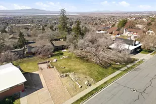 1159 Oakridge N, Centerville, UT 84014 - Photo 2