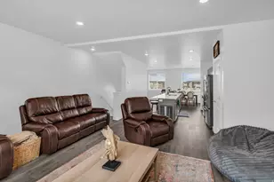 977 E Seaside St, Saratoga Springs, UT 84045 - Photo 4