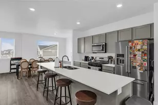 977 E Seaside St, Saratoga Springs, UT 84045 - Photo 6