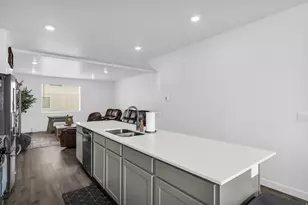 977 E Seaside St, Saratoga Springs, UT 84045 - Photo 8