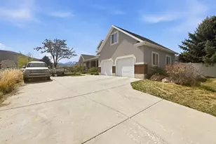 13844 S Belle Isis Bay W, Herriman, UT 84096 - Photo 2