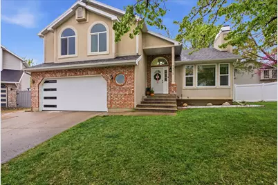 7975 S Showcase Ln, Sandy, UT 84094 - Photo 2