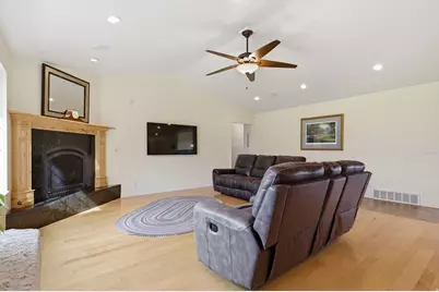 630 E 100 S, Hyrum, UT 84319 - Photo 16