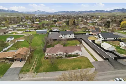 630 E 100 S, Hyrum, UT 84319 - Photo 8
