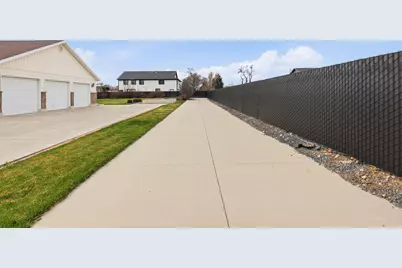 630 E 100 S, Hyrum, UT 84319 - Photo 10