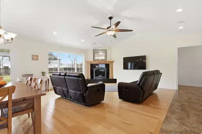 630 E 100 S, Hyrum, UT 84319 - Photo 18