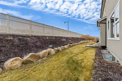 3559 S Garibaldi Way, Saratoga Springs, UT 84045 - Photo 32