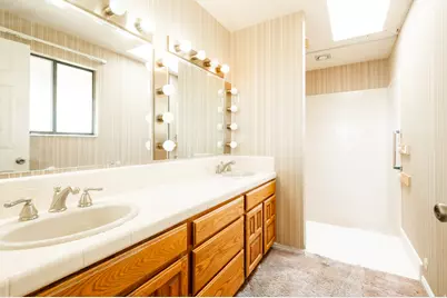 2534 E Grand Point Cir, Sandy, UT 84092 - Photo 16