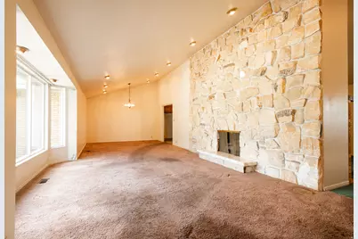 2534 E Grand Point Cir, Sandy, UT 84092 - Photo 8