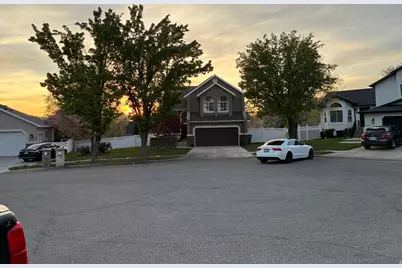 7910 S Pear Tree Cir, Sandy, UT 84094 - Photo 2