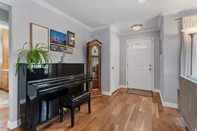 2015 S Laurelhurst Dr, Salt Lake City, UT 84108 - Photo 2