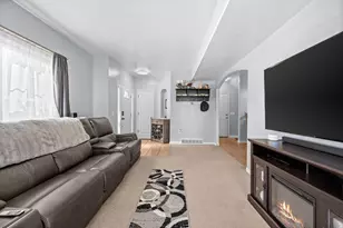 7626 S Calendula Ln W, West Jordan, UT 84081 - Photo 2