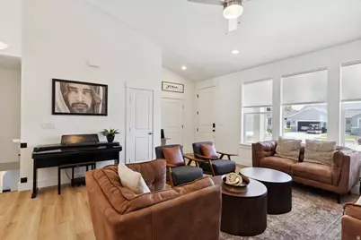 563 W 500 N, Smithfield, UT 84335 - Photo 4