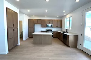 3054 Summerwood Dr N, Eagle Mountain, UT 84005 - Photo 2