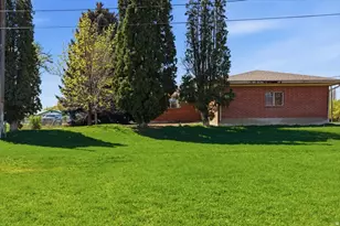 180 W 300 N, Hyrum, UT 84319 - Photo 18