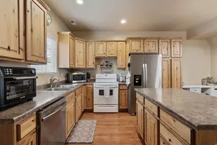 7846 S Cool Creek Way W, West Jordan, UT 84081 - Photo 6