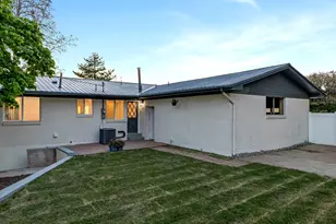 1092 N 500 E, Centerville, UT 84014 - Photo 32