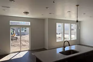 1056 W Audrey Ln, Woods Cross, UT 84087 - Photo 4