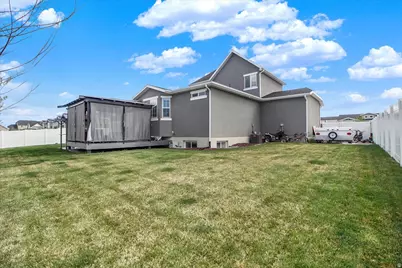2449 N Sarus Crane Dr, Clinton, UT 84015 - Photo 36