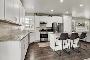2449 N Sarus Crane Dr, Clinton, UT 84015 - Photo 16