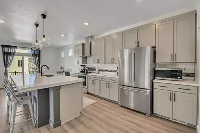 156 E Polaris Dr, Saratoga Springs, UT 84045 - Photo 2