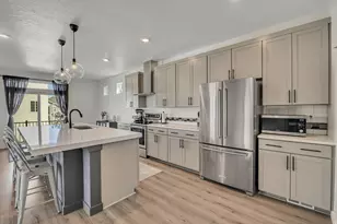 156 E Polaris Dr, Saratoga Springs, UT 84045 - Photo 2