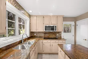 2797 E Sommet Dr, Holladay, UT 84117 - Photo 10