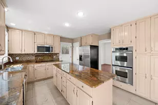 2797 E Sommet Dr, Holladay, UT 84117 - Photo 8