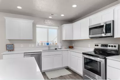 215 N 250 E, Salem, UT 84653 - Photo 6